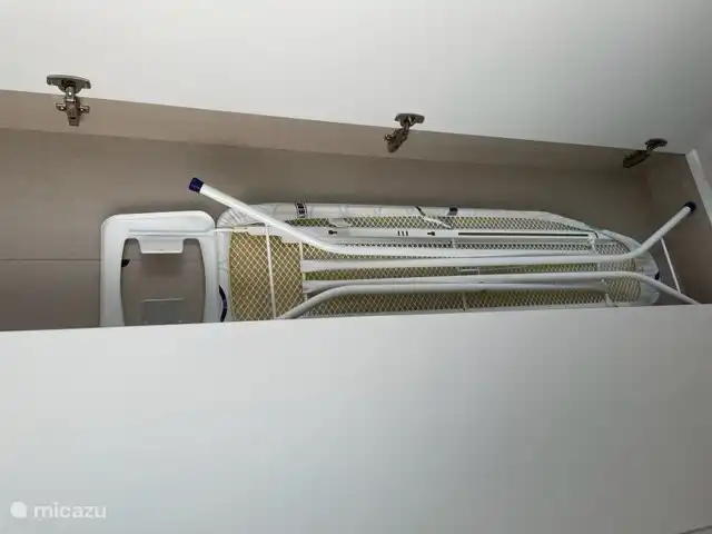 ¡También se proporciona tabla de planchar!