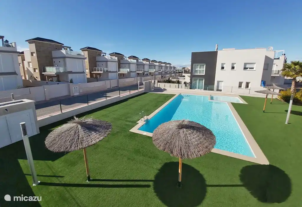 piscina comunitaria.