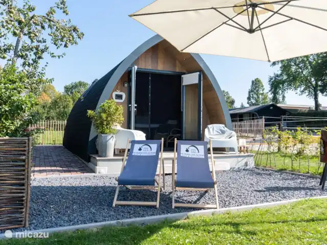 Location de Vacances Pays-Bas, Brabant-Septentrional, Alternate, chambres d'hôtes - B&B de Roem van Altena pod 1 Profitez du beau temps dans ces jolies chaises de plage.