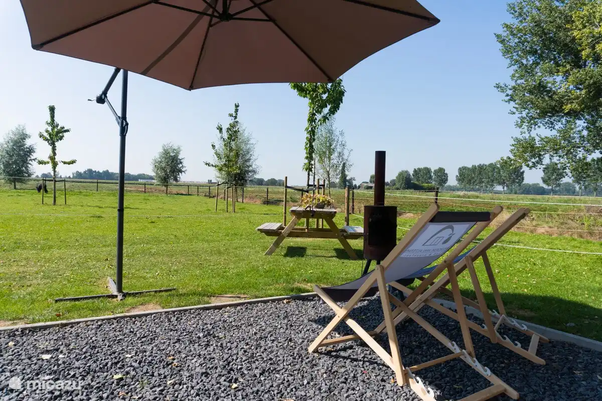 Sonnenschirm ist ebenfalls vorhanden.