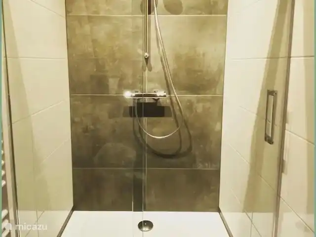 Location de Vacances Pays-Bas, Brabant-Septentrional, Alternate, chambres d'hôtes - B&B de Roem van Altena pod 1 Douche spacieuse reliée au chauffage central.