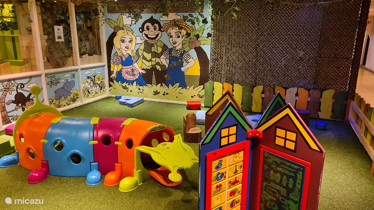 Opciones de juego en la Plaza del parque de vacaciones