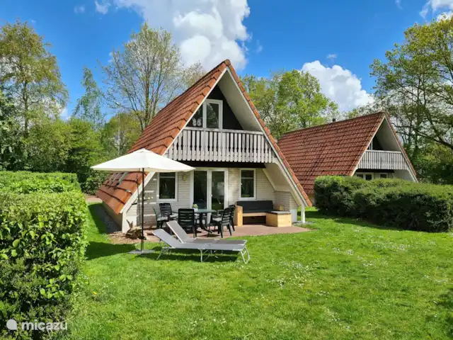 Ambiente y desmontaje en el parque de vacaciones en Países Bajos, Overijssel, Gramsbergen - casa vacacional La casa de vacaciones. Ubicación maravillosamente tranquila sin vistas directas a los vecinos en la terraza.