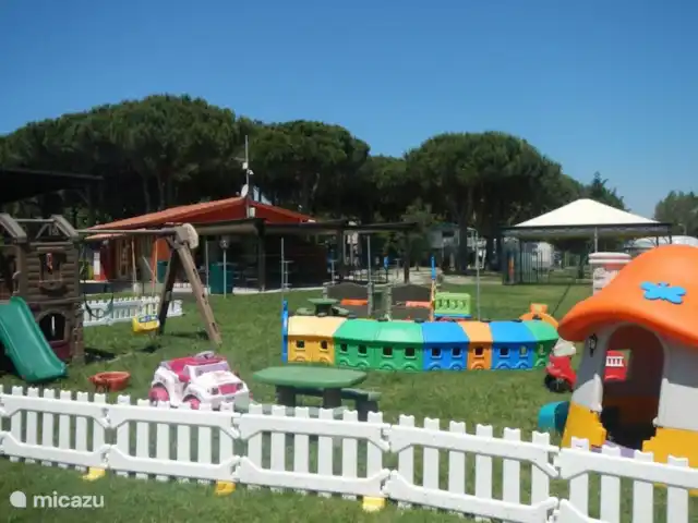 Chalet 6 personnes | Camping Rivière | Italie, Ligurie, Ameglia - chalet Cour de récréation