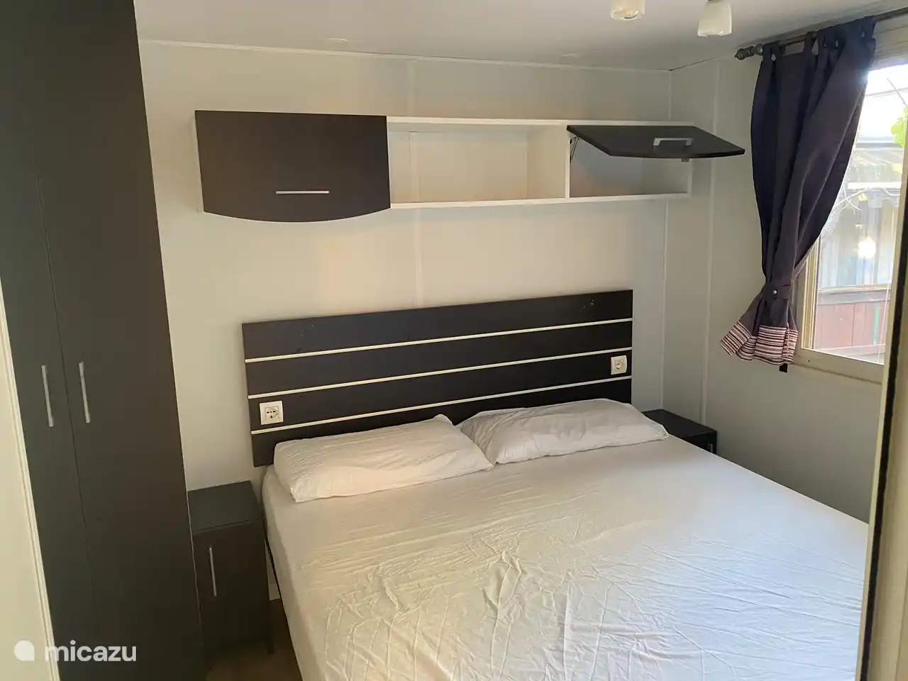 Chambre 1 avec un lit double