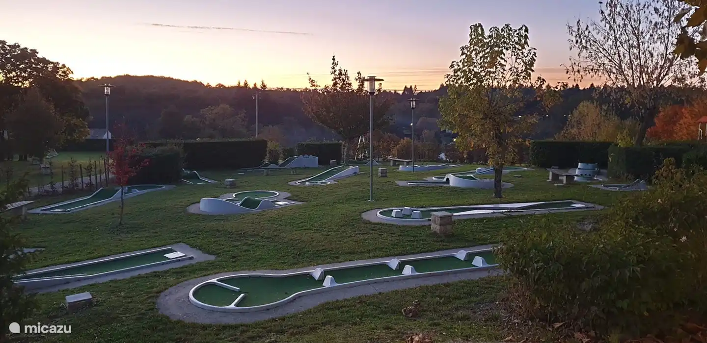 Minigolfplatz im Park.
