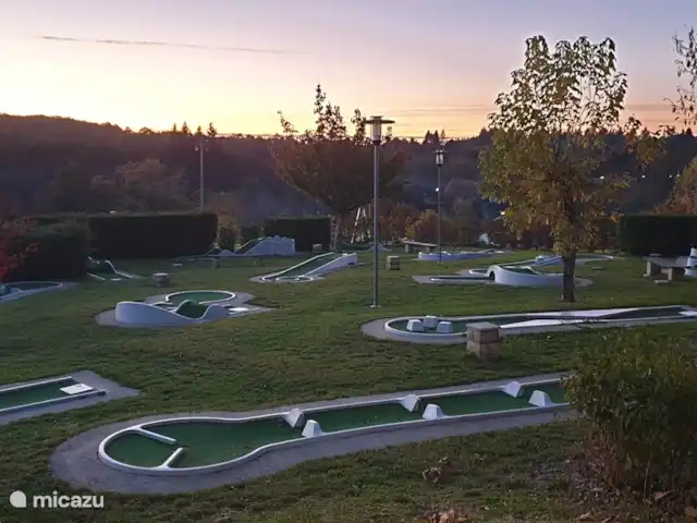 Tinkers Bell en Francia, Charente, Écuras - casa vacacional Campo de minigolf en el parque.