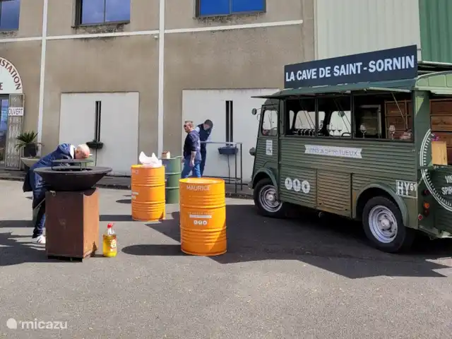 Tinkers Bell en Francia, Charente, Écuras - casa vacacional Aquí se puede disfrutar de un vino de la región.