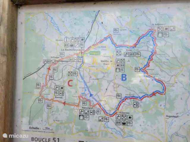 Tinkers Bell en Francia, Charente, Écuras - casa vacacional Rutas a pie y en bicicleta en la zona montañosa.