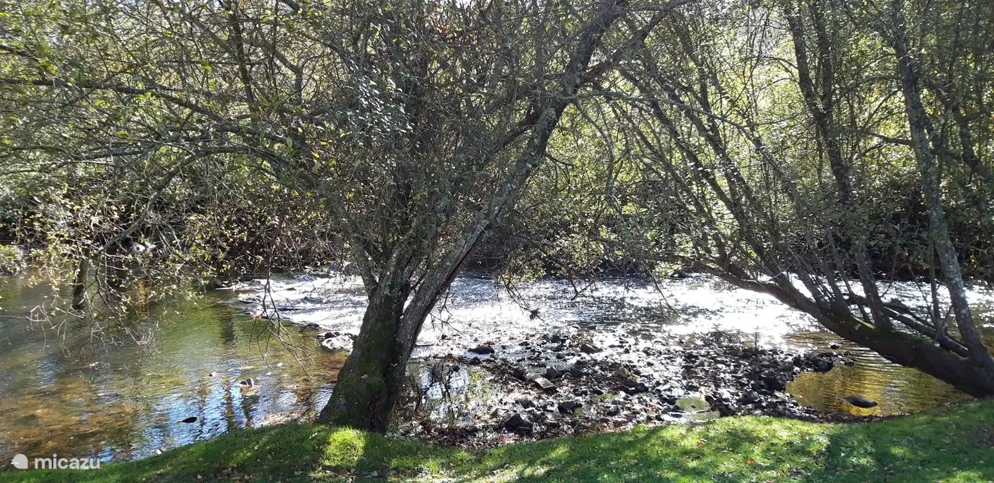 Die Tardoire! Später können Sie auf diesem Fluss Kajak oder Kanu fahren.