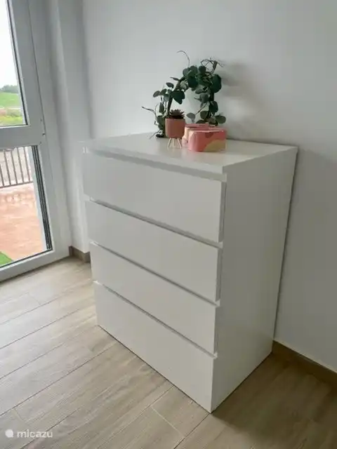 In deze kast zitten de strandlakens die gebruikt mogen worden. 