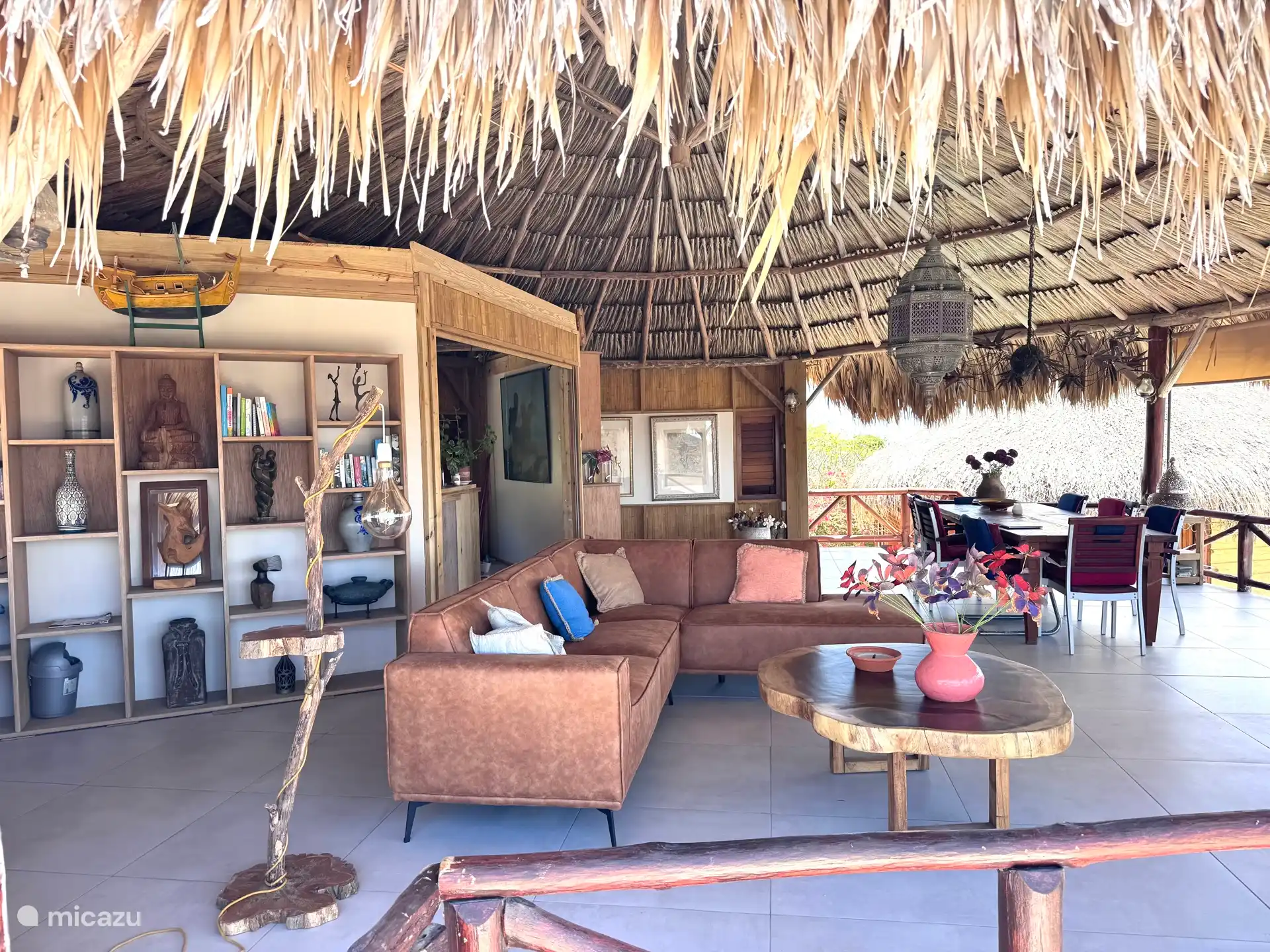 Very spacious living room