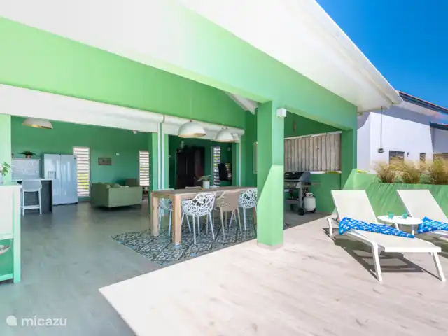 Kas Berdè *Nouvellement construit* | Curaçao, Banda Abou (ouest), Fontein - villa Belle véranda extérieure avec transats