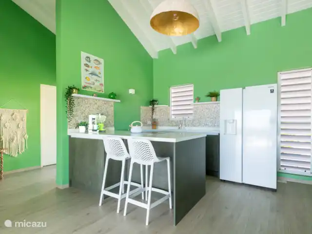 Kas Berdè *Nouvellement construit* | Curaçao, Banda Abou (ouest), Fontein - villa Belle cuisine ouverte spacieuse avec bar et frigo « Big American »