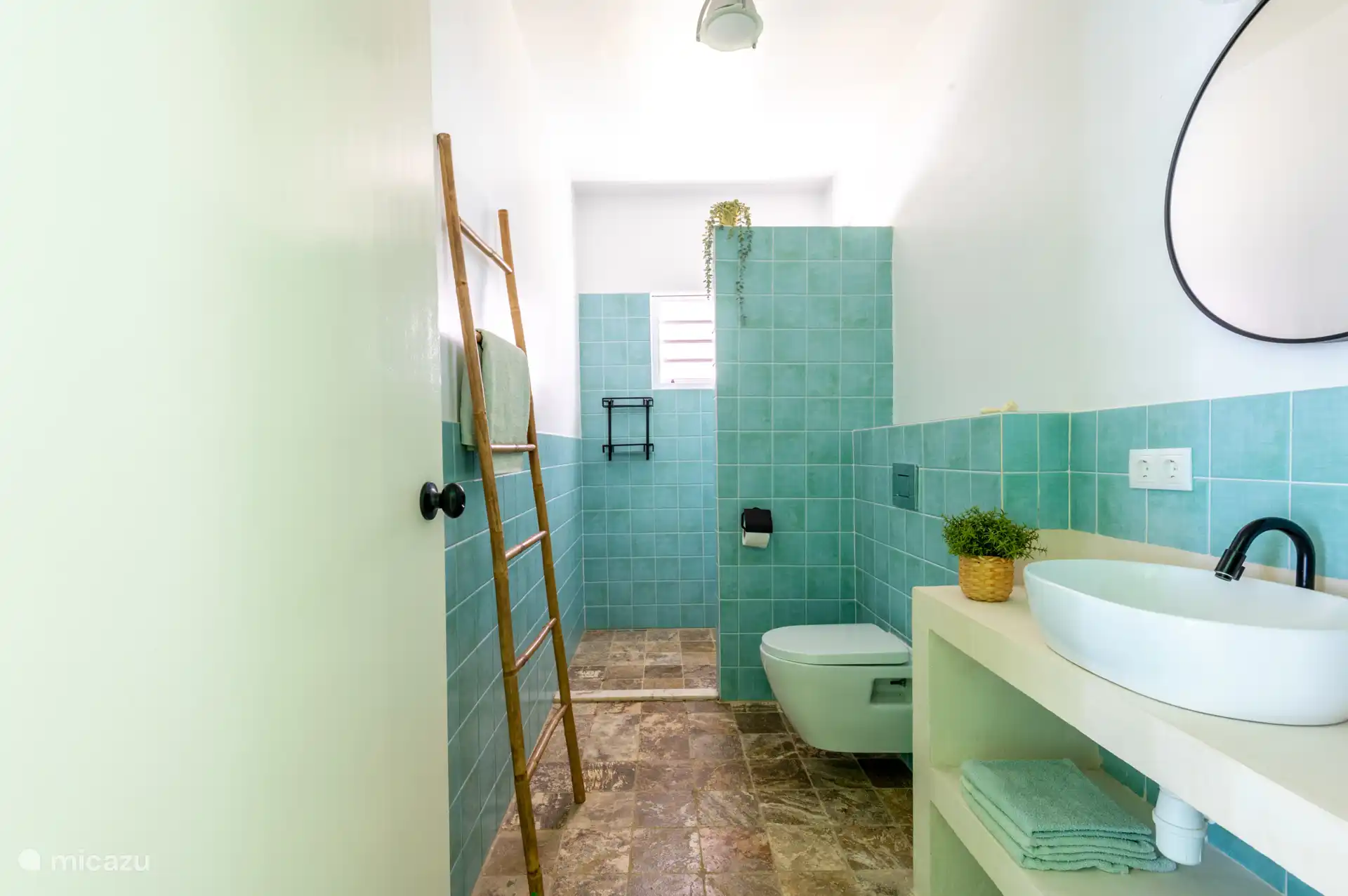 Geräumige, moderne Badezimmer