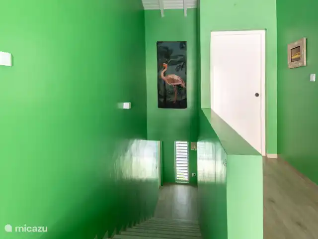 Kas Berdè *Nouvellement construit* | Curaçao, Banda Abou (ouest), Fontein - villa Hall et escalier menant au sous-sol 3e chambre