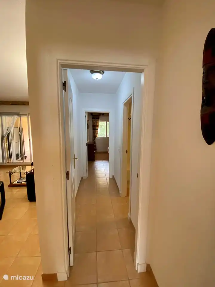 Jeder Flur hat ein Schlafzimmer und ein Badezimmer