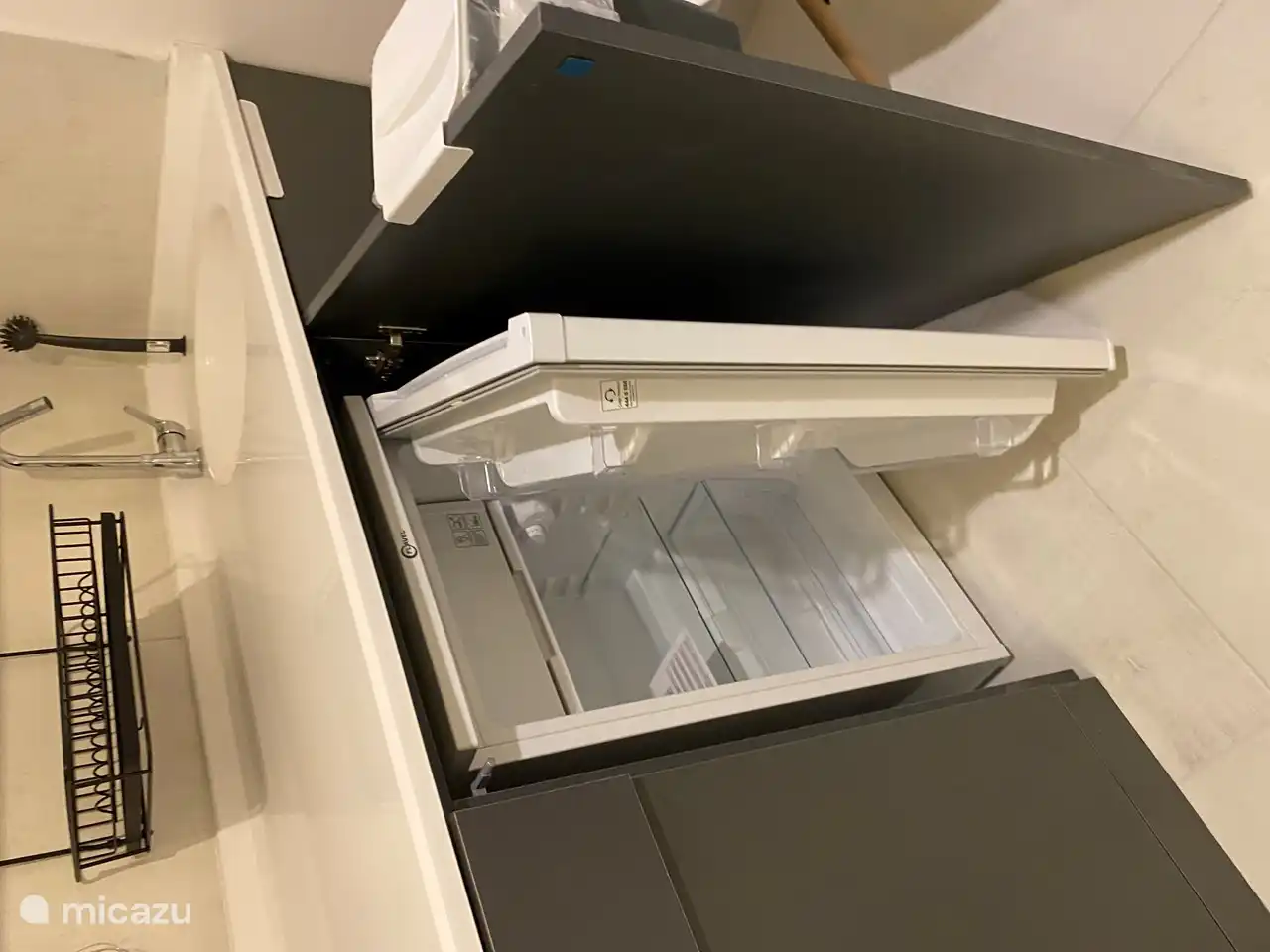 Kühlschrank mit Minikühlschrank
Ezgi's Apartment mit privatem Garten in Marmaris, kurz- und langfristiger Aufenthalt, komplett eingerichtete Ferienwohnung. Monatliche und tägliche Ferienwohnung, ganze Wohnung