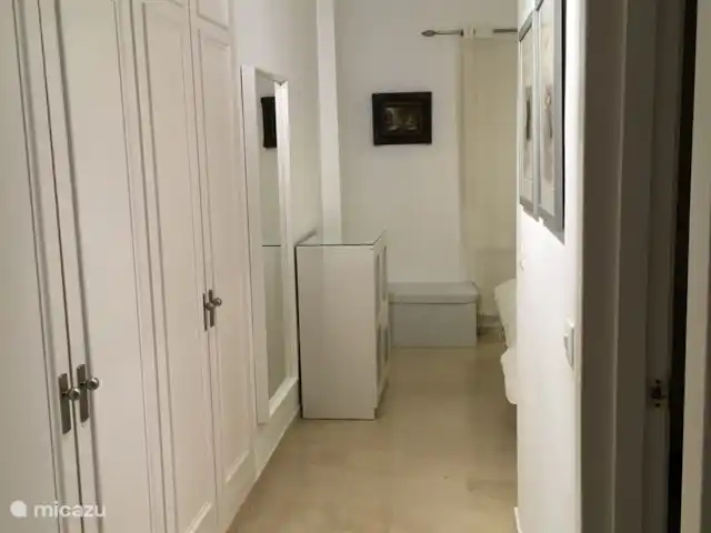 Estepona Golf T1 | Espagne, Costa del Sol, Estepona - appartement Hall vers chambre 1/salle de bain 1