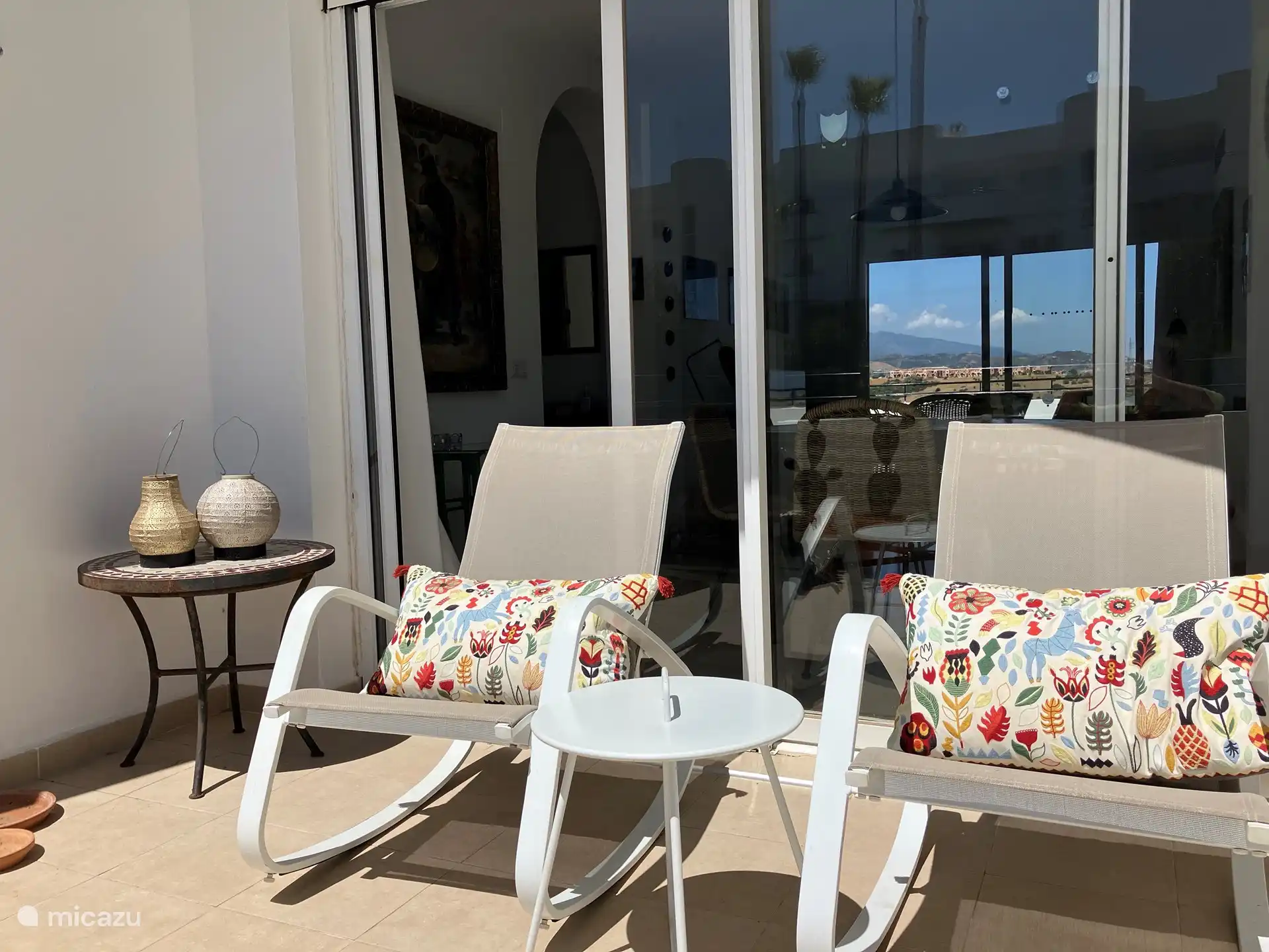 Terrasse 2 - a une vue sur la piscine