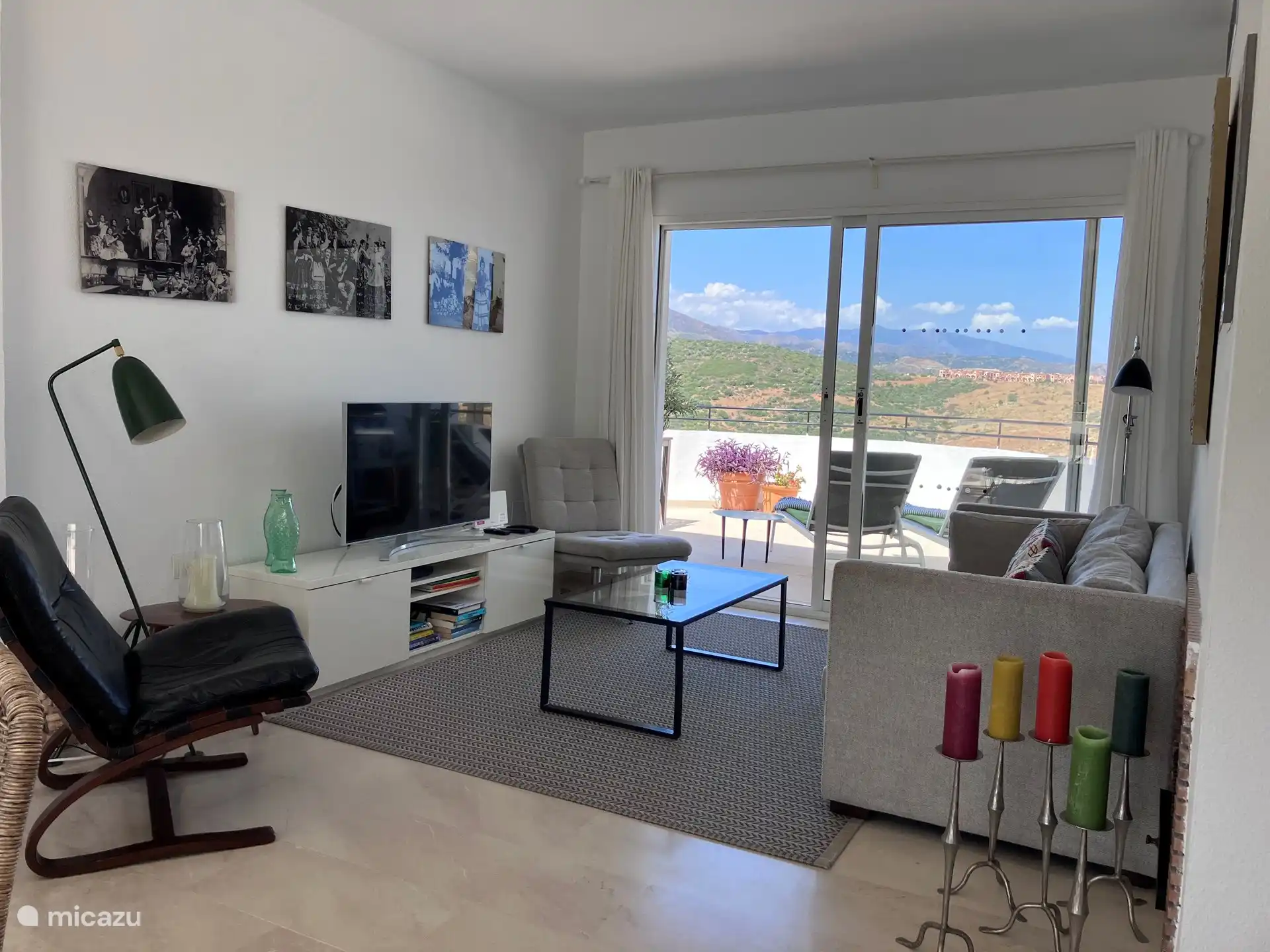 coin salon avec vue sur la terrasse 1