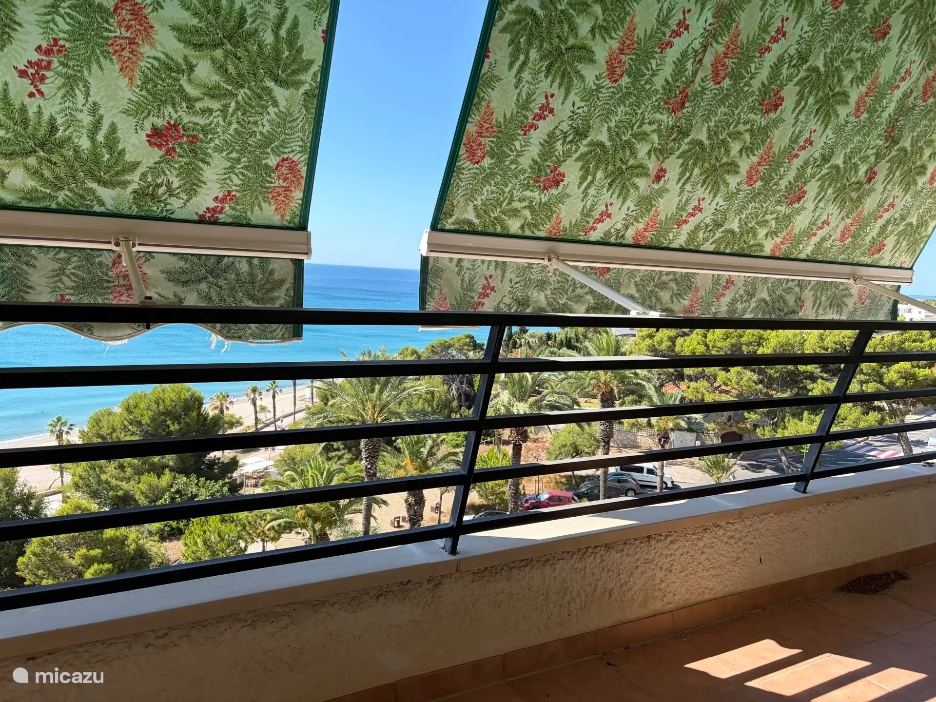 Nice shade on the terrace with the awnings