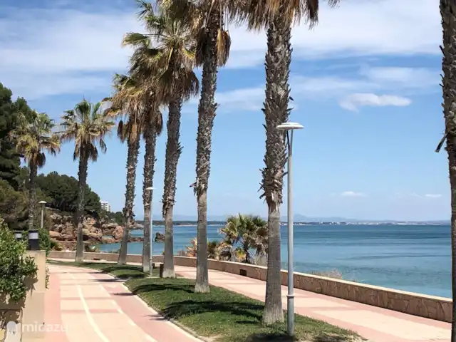 apartamento en España, Costa Dorada, Mont-Roig del Camp – El sueño bulevar frente al apartamento