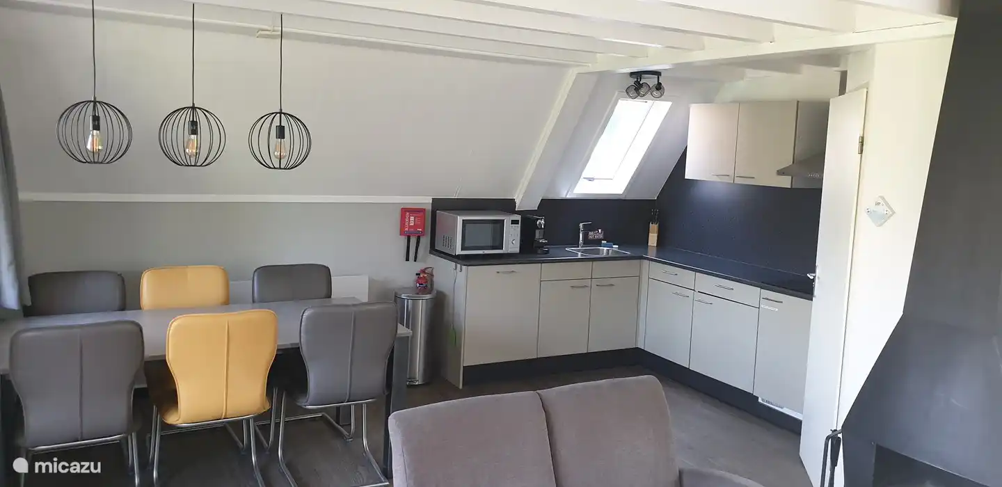 La cocina está equipada con todas las comodidades necesarias.