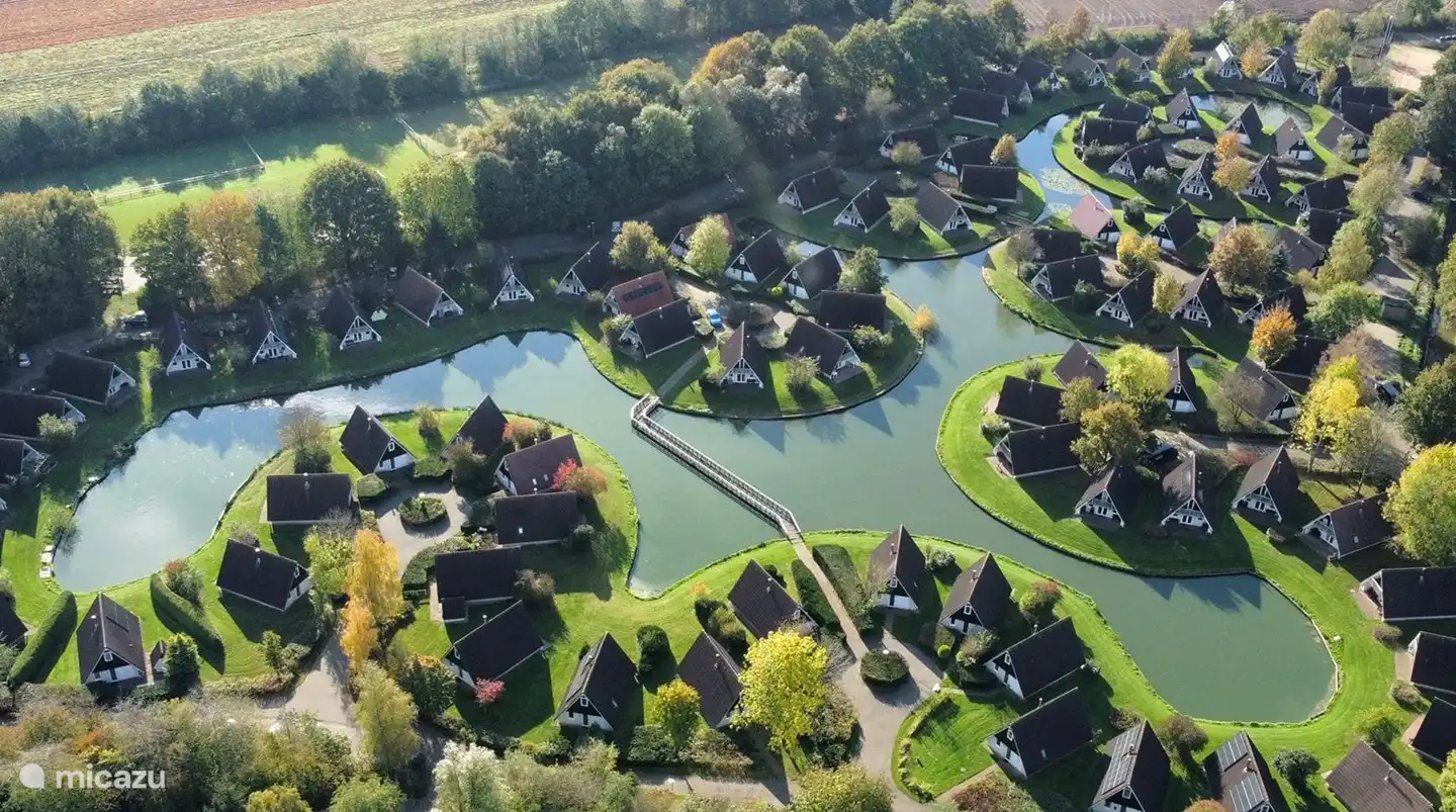 89 casas están ubicadas en el estanque de peces. (Nota: la pesca no es posible en todas partes)