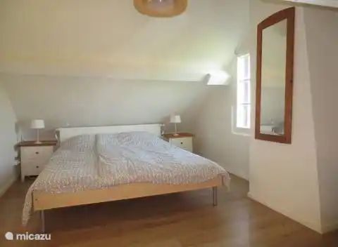 Hauptschlafzimmer mit Doppelbett