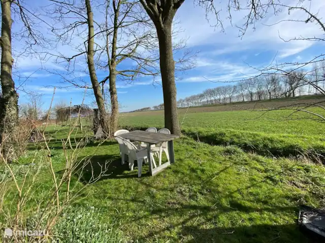 casa rural / cabaña en Países Bajos, Zelanda, IJzendijke – Malpertus jardín con vistas a los campos