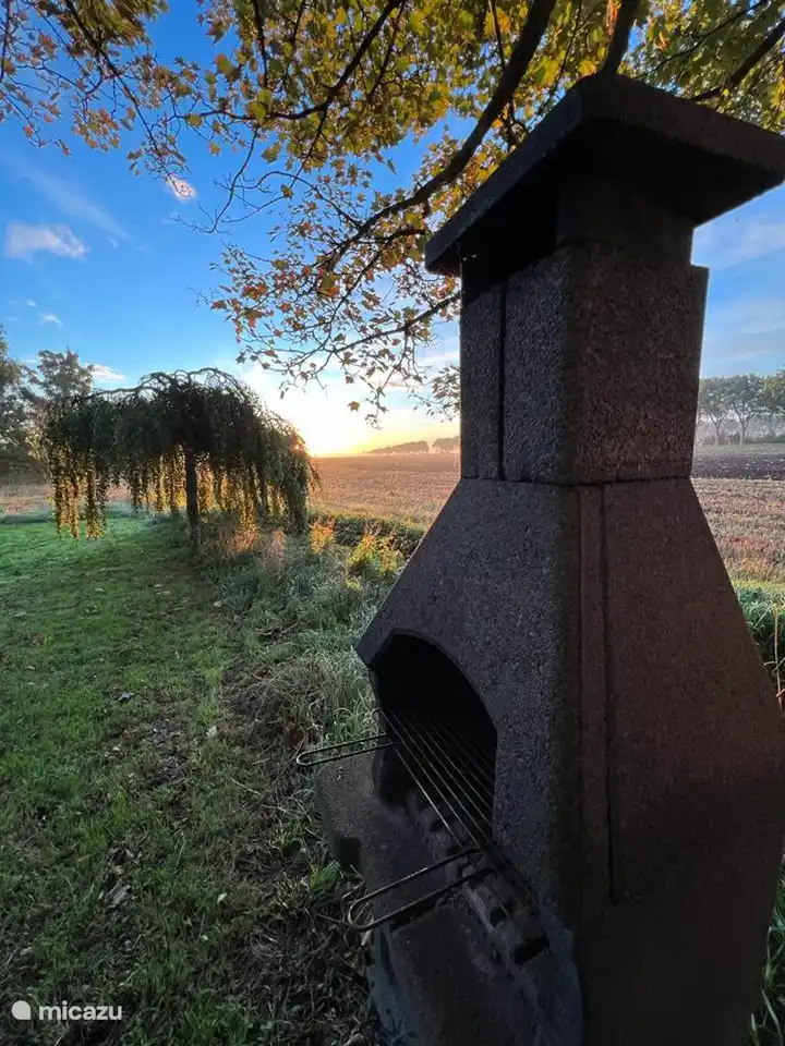 Sonnenuntergang über den Feldern