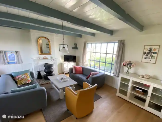 casa rural / cabaña en Países Bajos, Zelanda, IJzendijke – Malpertus salón con vistas a los campos