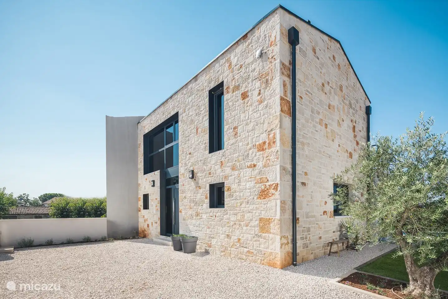 Front Casa Mire, mit privatem Parkplatz.