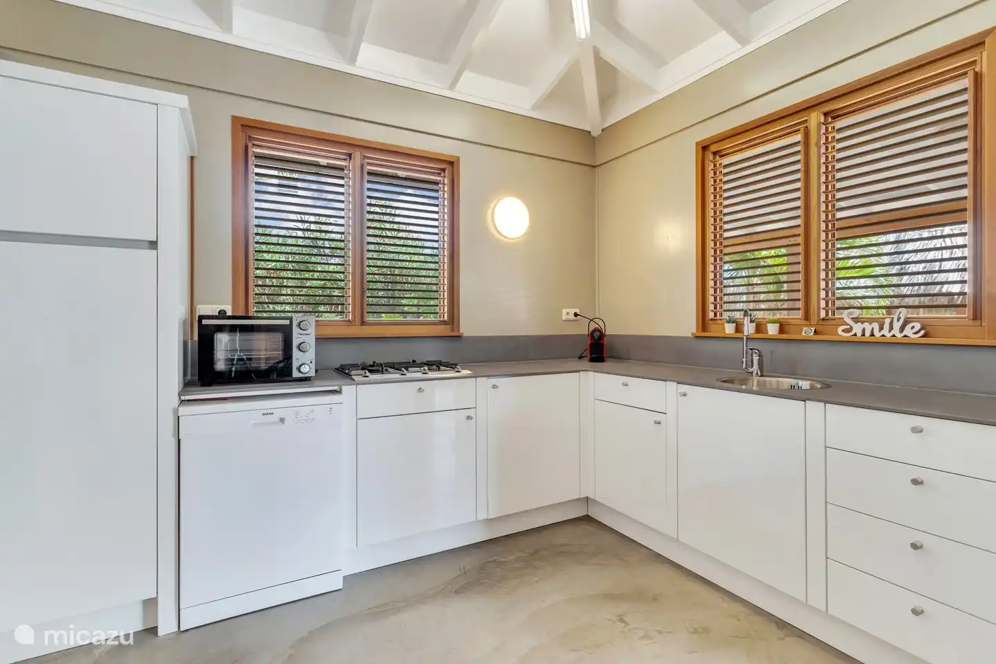 Kitchen equipped with a refrigerator / Kettle / Nespresso machine / Oven &amp; Dishwasher