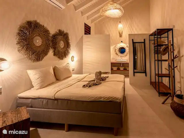 villa huren in Curaçao, Banda Ariba (oost), Jan Thiel – Villa Palmaris De twee iets kleinere slaapkamers zijn identiek. En hebben aansluitend een luxe badkamer