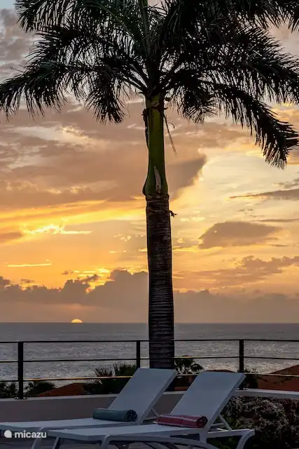 Le coucher de soleil ne devient jamais ennuyeux