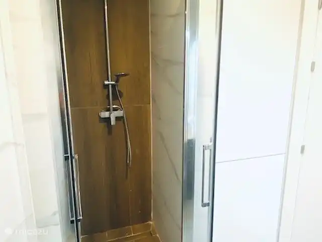 casa leyen en España, Costa Blanca, Orihuela Costa - apartamento Baño con ducha efecto lluvia y lavadora
