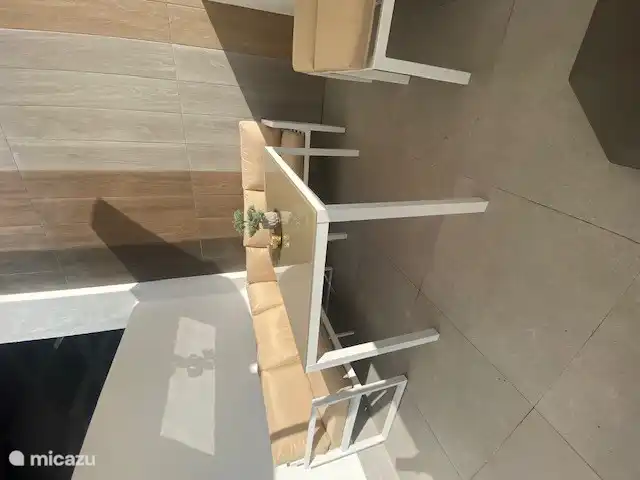 Precioso rincón soleado en la terraza delantera