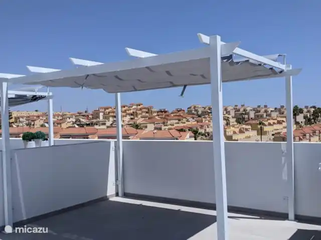 casa leyen en España, Costa Blanca, Orihuela Costa - apartamento Azotea privada con pérgola