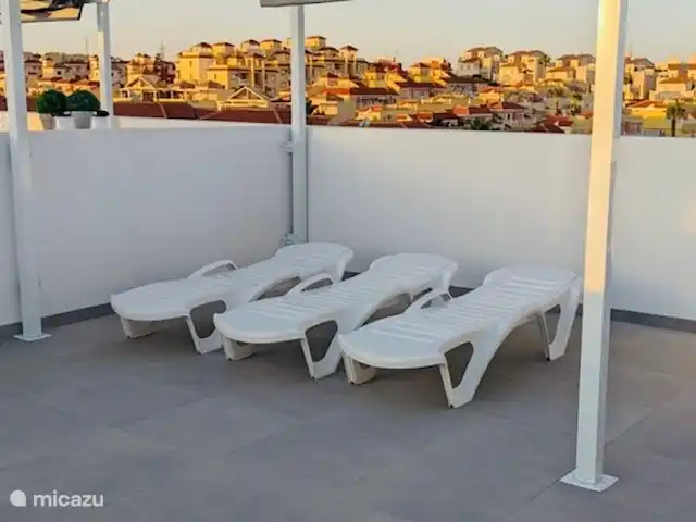 casa leyen en España, Costa Blanca, Orihuela Costa - apartamento Azotea privada con pérgola