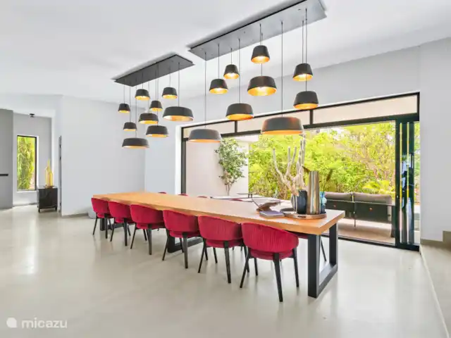 Le curaçao perle bleue | Curaçao, Banda Abou (ouest), Coral Estate, Rif St.Marie - villa Table à manger de pas moins de 5 mètres avec 18 belles lampes !