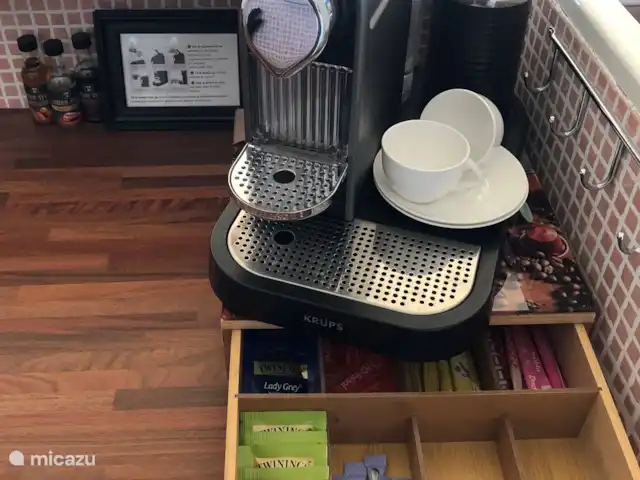 Location de Vacances France, Hérault, Oupia, chambres d'hôtes - Marie Jean Chambre d'hotes Du Jardin Machine Nespresso avec cafetière et théière