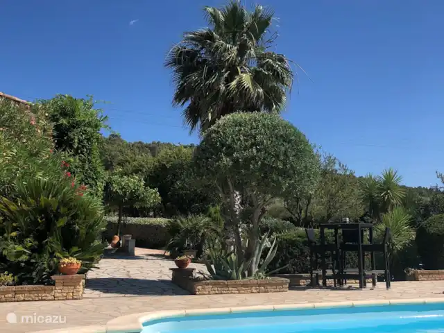 Location de Vacances France, Hérault, Oupia, chambres d'hôtes - Marie Jean Chambre d'hotes Du Jardin Chambre du Jardin, en pleine nature
