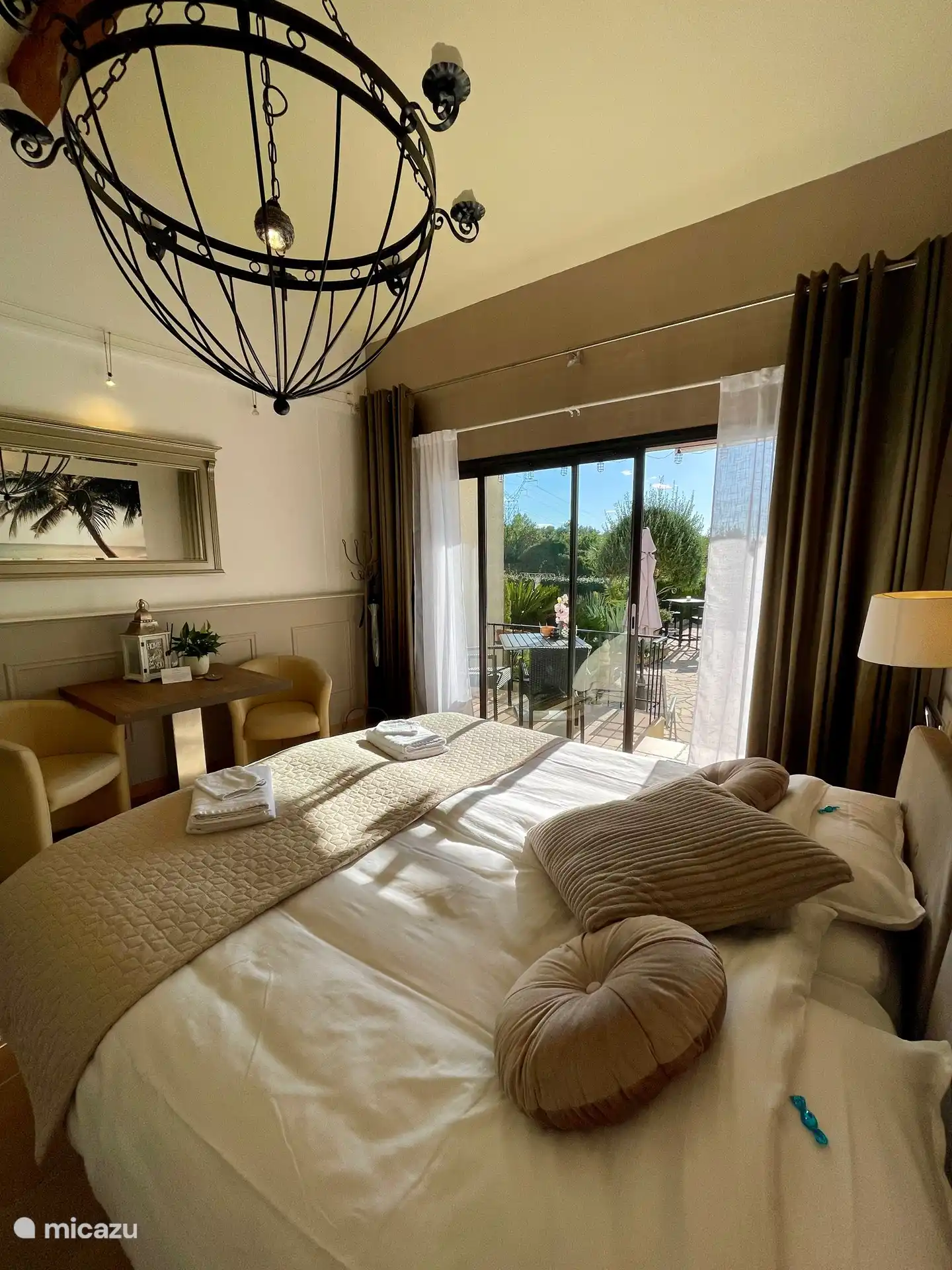 Sitztisch mit Clubsesseln