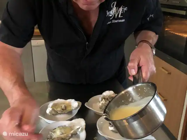 Location de Vacances France, Hérault, Oupia, chambres d'hôtes - Marie Jean Chambre d'hotes Du Jardin Jan dans la cuisine cuisine pour le dîner Table d'hôtes