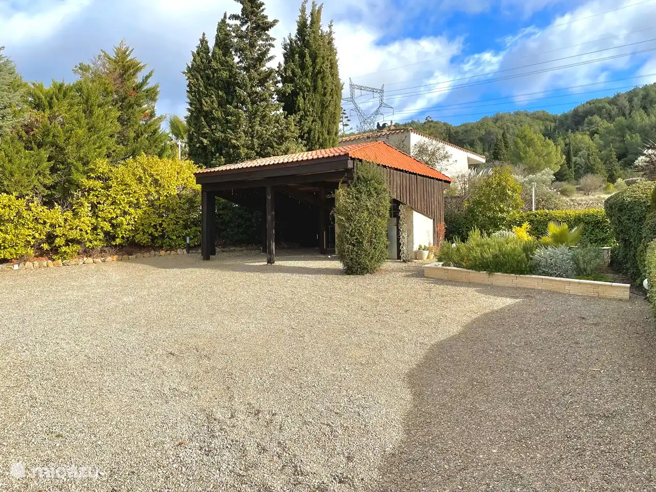 Stellplatz zum elektrischen Aufladen Ihres Autos