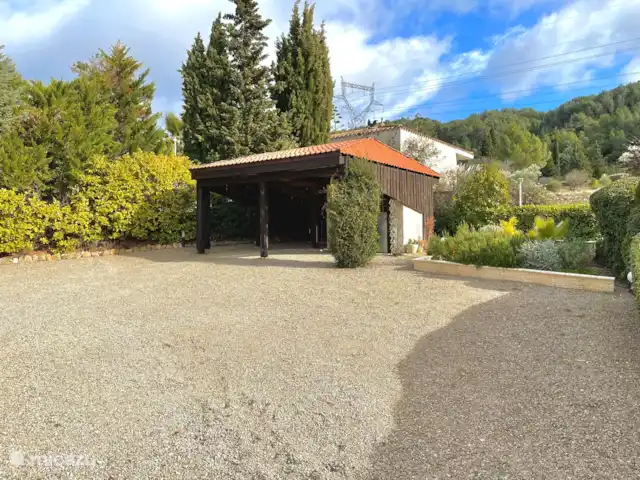 Location de Vacances France, Hérault, Oupia, chambres d'hôtes - Marie Jean Chambre d'hotes Du Jardin Place de parking pour la recharge électrique de votre voiture