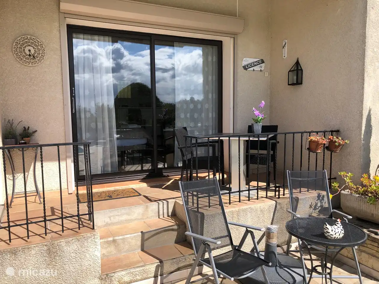 Private Terrasse für Mahlzeiten oder Getränke im Freien 