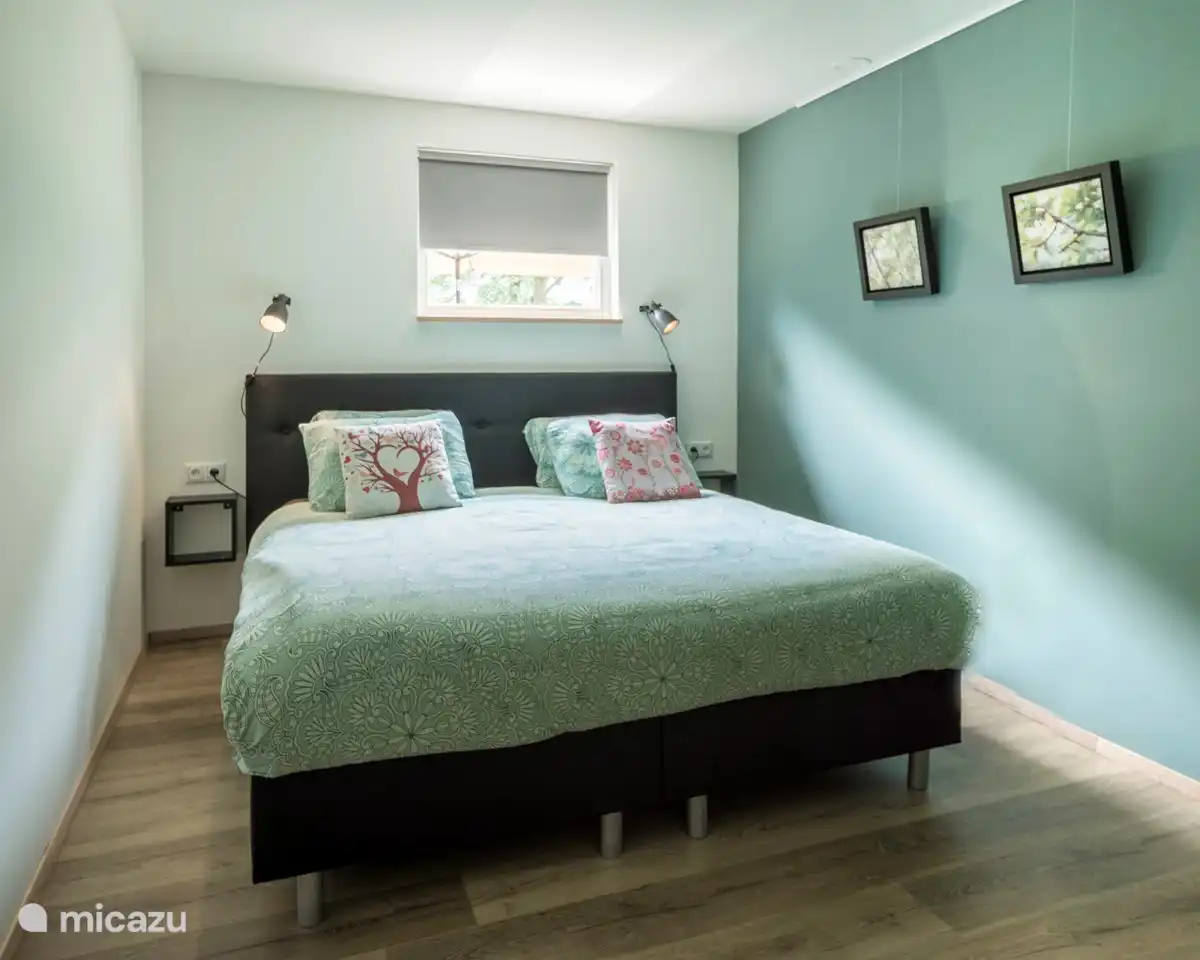 Schlafzimmer mit 180er Boxspring